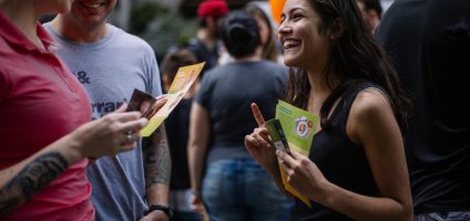 During the launch of the World Meat Free Week (17th to 23rd June 2019) in Sao Paulo participants are offered meat & dairy free food prepared by cooks. Various speeches and concerts are also organised. 
The World Meat Free Week campaign challenges people to leave the meat and other animal products off their plate for seven days.
But the campaign’s initiative goes far beyond taking certain products off people’s plate. It is, above all, an invitation to reflect on the need for change.
Our actions and choices, individual and collective, have impact on ourselves, on other beings and on our planet. So this week’s challenge is an opportunity to start the change.
A campanha Semana Mundial Sem Carne desafia os participantes a deixarem a carne e demais produtos de origem animal fora do prato por sete dias.
A Semana Mundial Sem Carne vai muito além de retirar certos produtos do seu prato. É, principalmente, um convite para a reflexão sobre a necessidade de mudança.
Nossas ações, individuais e coletivas, causam impacto em nós mesmos, em outros seres e em nosso planeta. Por isso, esse desafio é uma oportunidade de começar a mudança.